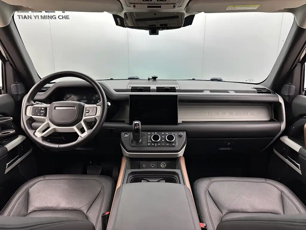 Land Rover Defender 2023 — фото 19