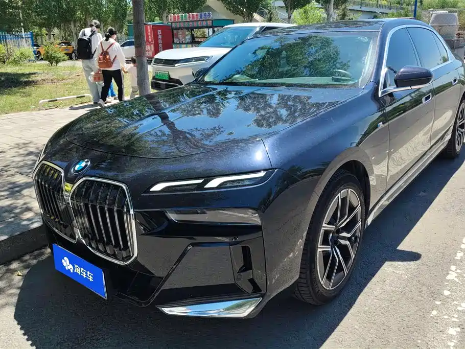 BMW 7 Series 2023 — фото 1