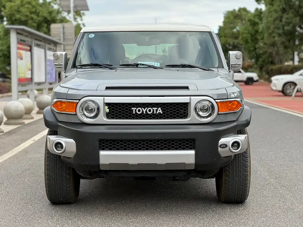 Toyota FJ Cruiser 2024 — фото 2