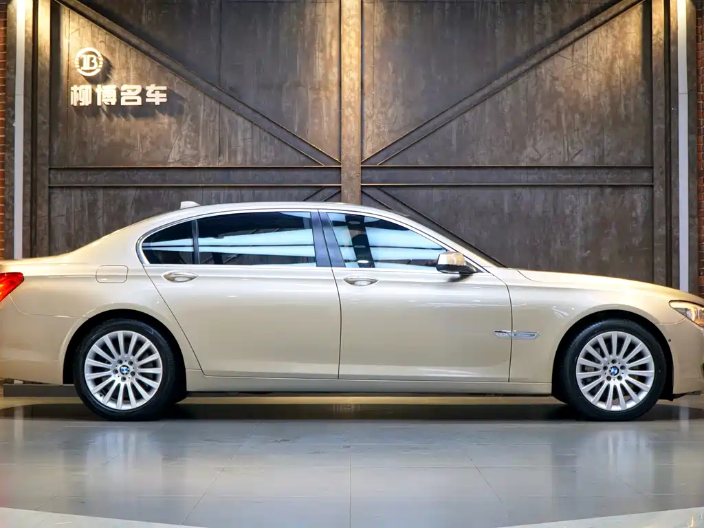 BMW 7 Series 2012 — фото 25