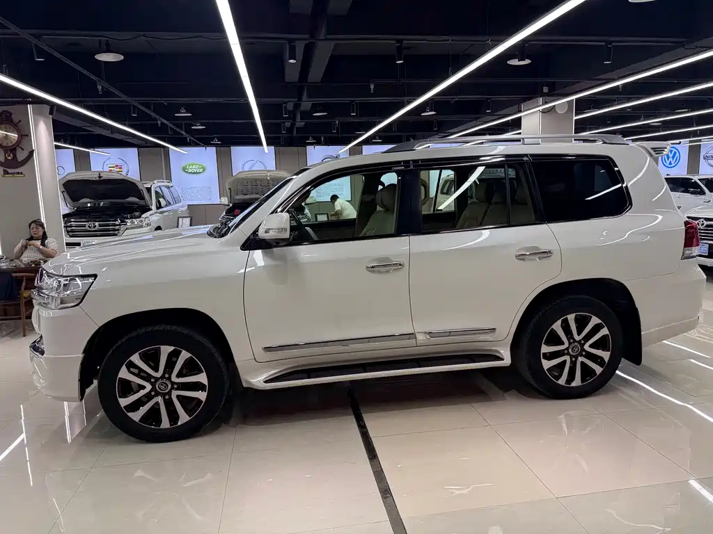 Toyota Land Cruiser 2015 — фото 3