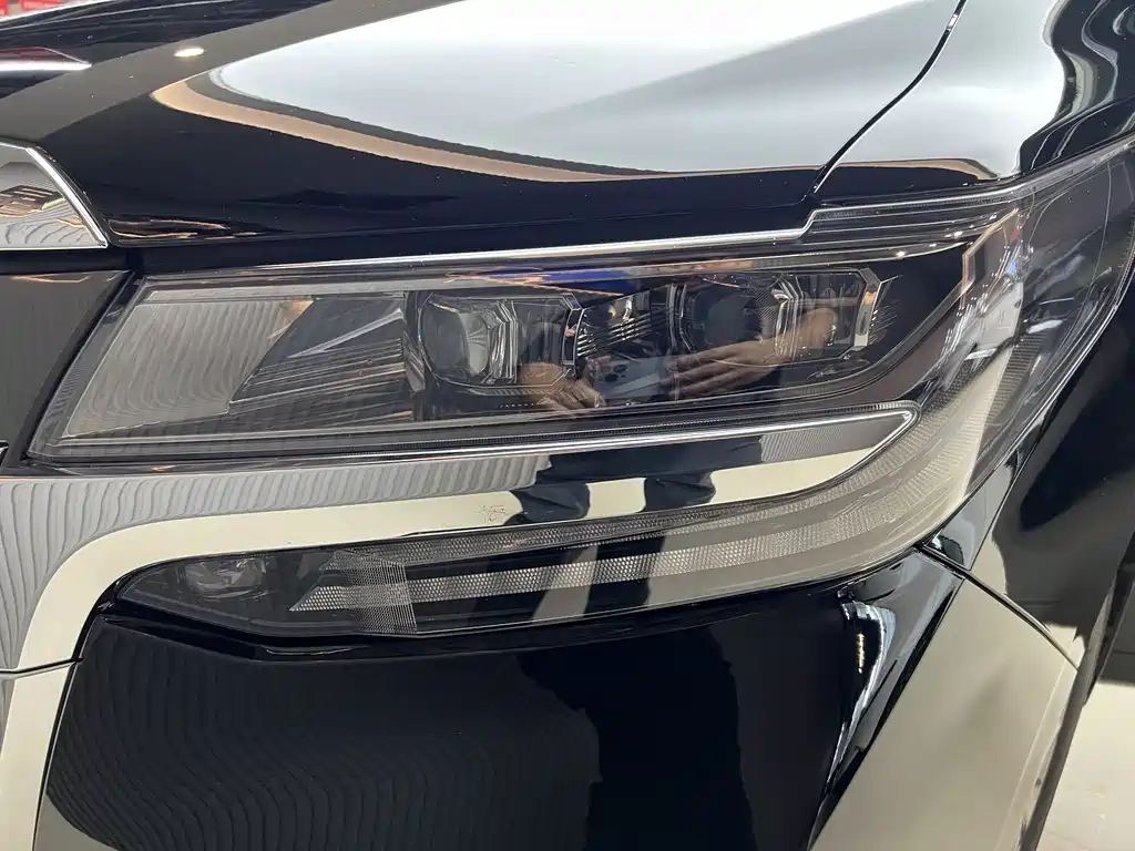 Toyota Alphard 2023 — фото 26