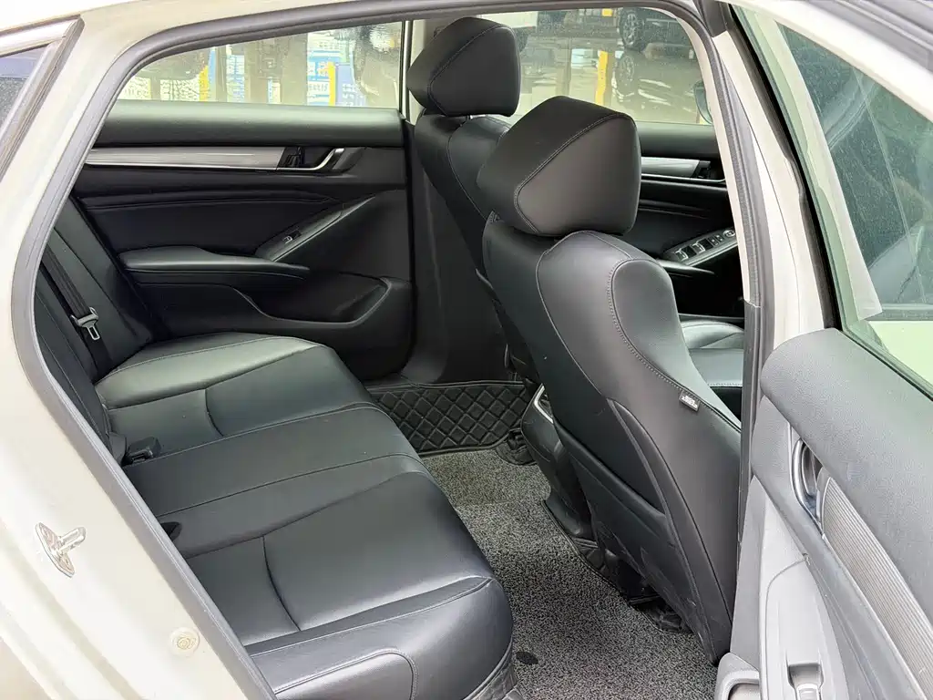 Honda Accord 2019 — фото 10