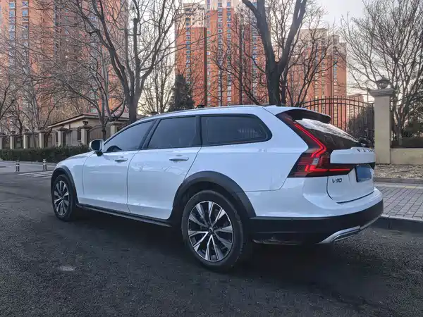 Volvo V90 2023
