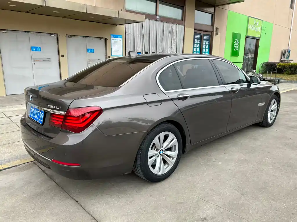 BMW 7 Series 2013 — фото 12