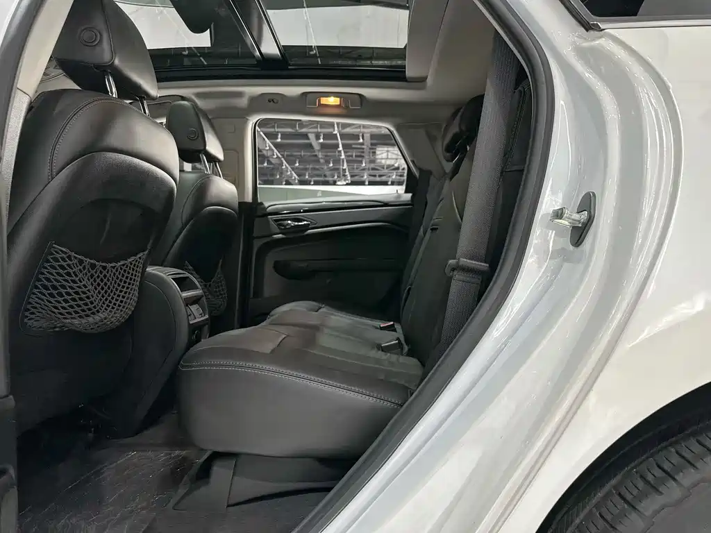 Cadillac SRX 2016 — фото 14