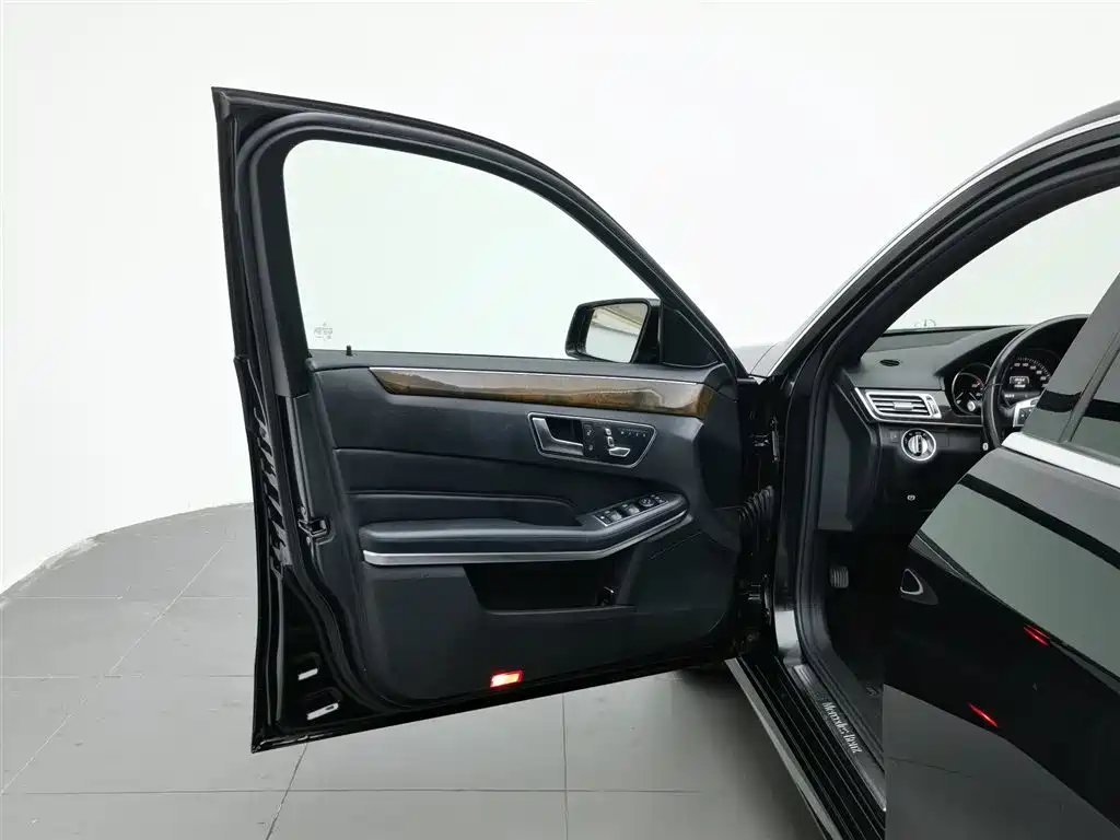 Mercedes-Benz E-Class 2015 — фото 8