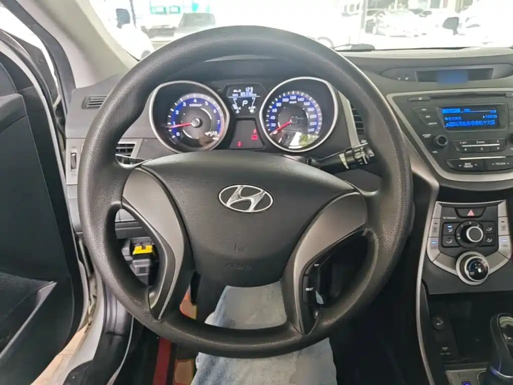 Hyundai Elantra Langdong 2018 — фото 11