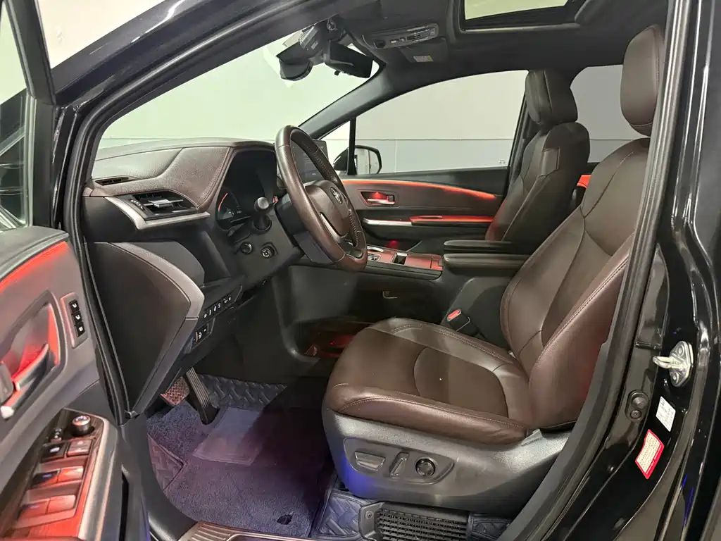 Toyota Sienna 2022 — фото 10