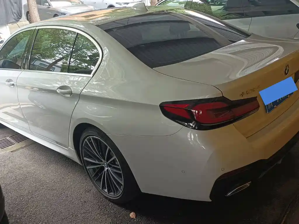BMW 5 Series 2023 — фото 10