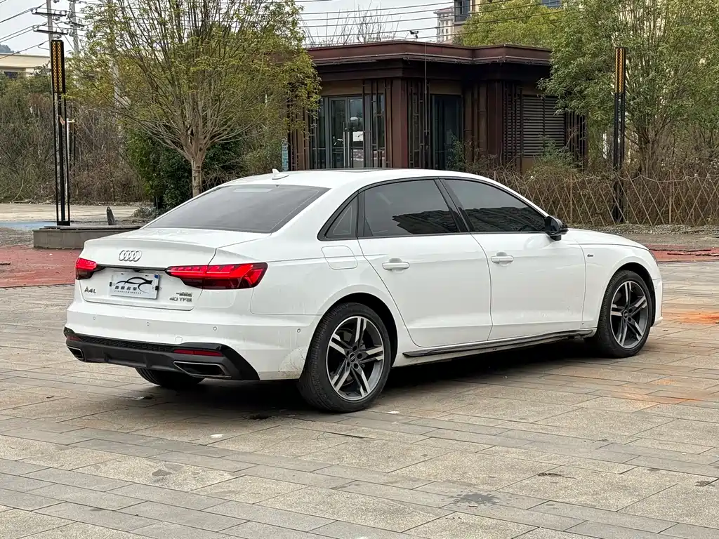 Audi A4L 2022 — фото 8