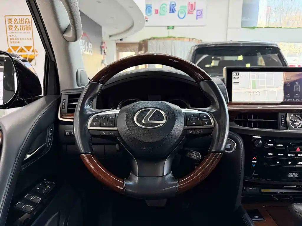Lexus LX 2017 — фото 6