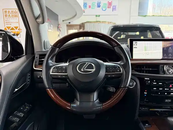 Lexus LX 2017