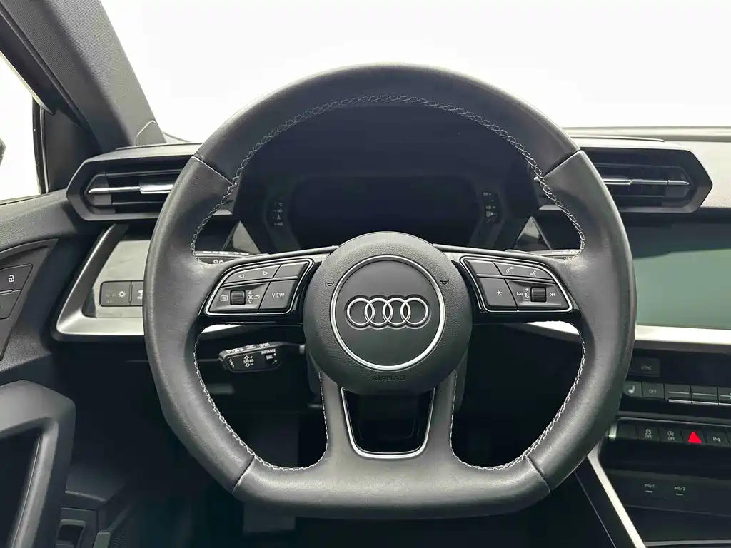 Audi A3 2023 — фото 17