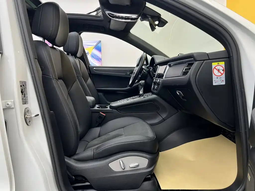 Porsche Macan 2020 — фото 17