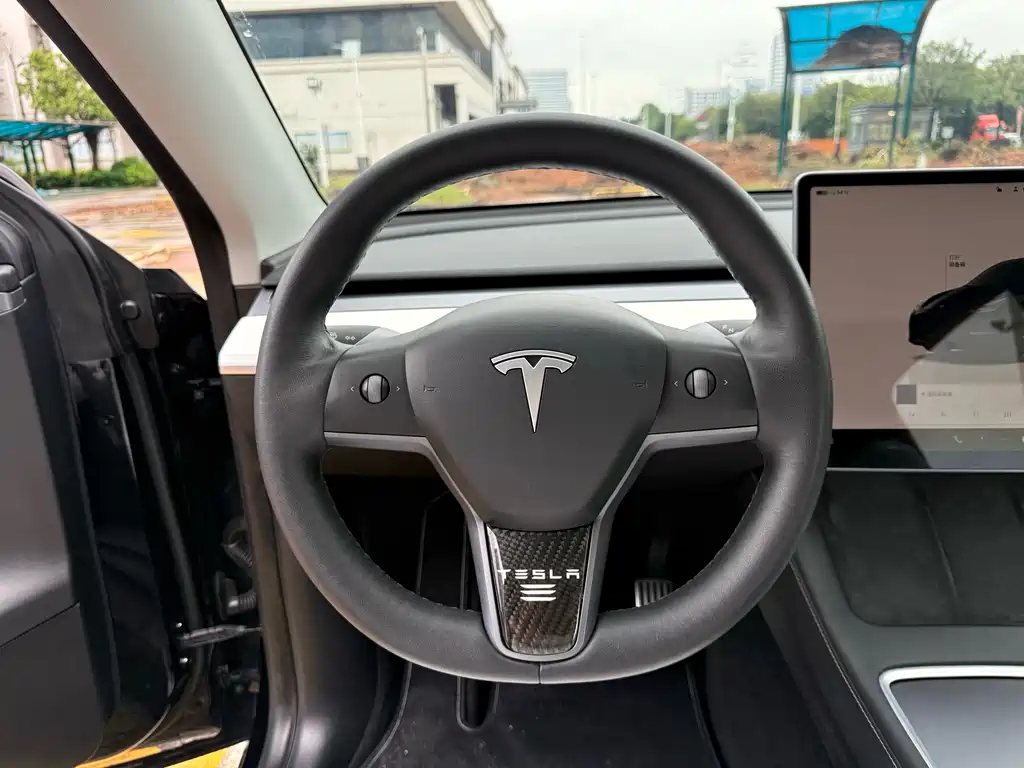 Tesla Model Y 2022 — фото 13