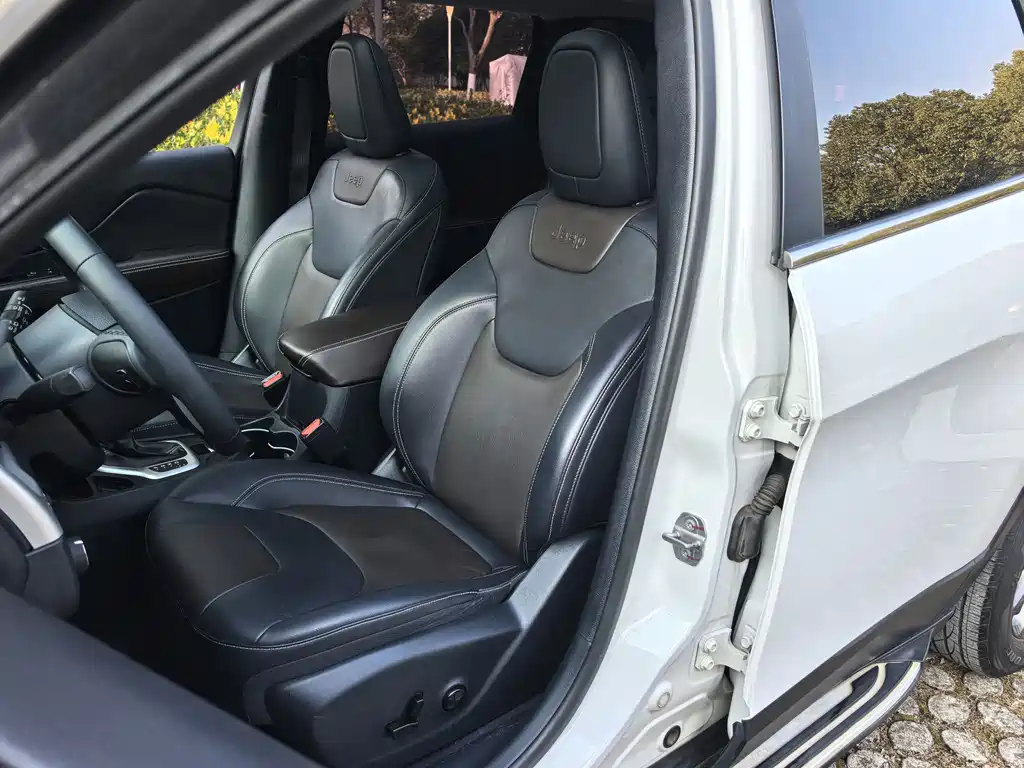 Jeep Cherokee 2021 — фото 24