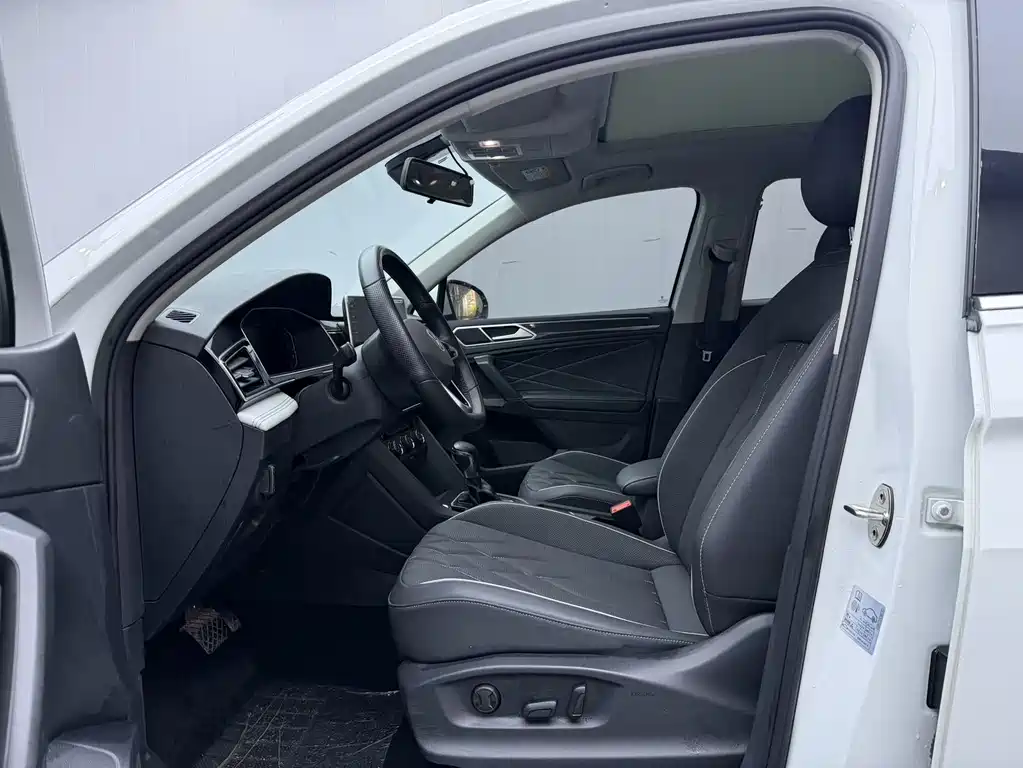Volkswagen Tiguan L 2023 — фото 7