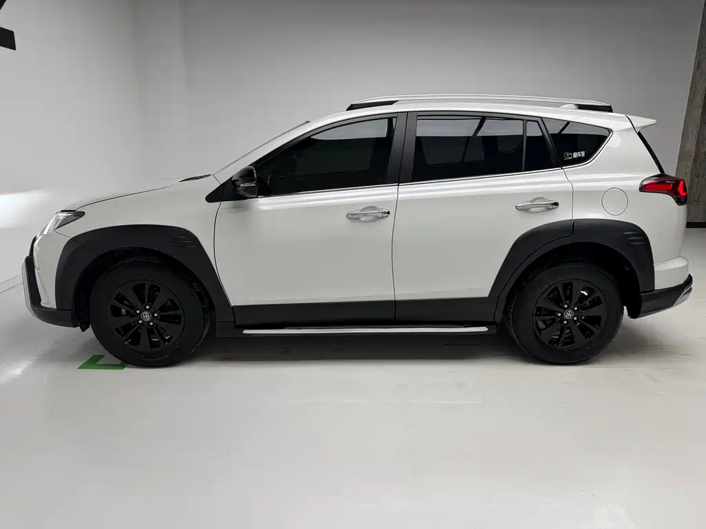 Toyota RAV4 2019 — фото 7
