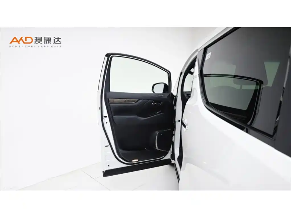 Toyota Alphard 2023 — фото 11