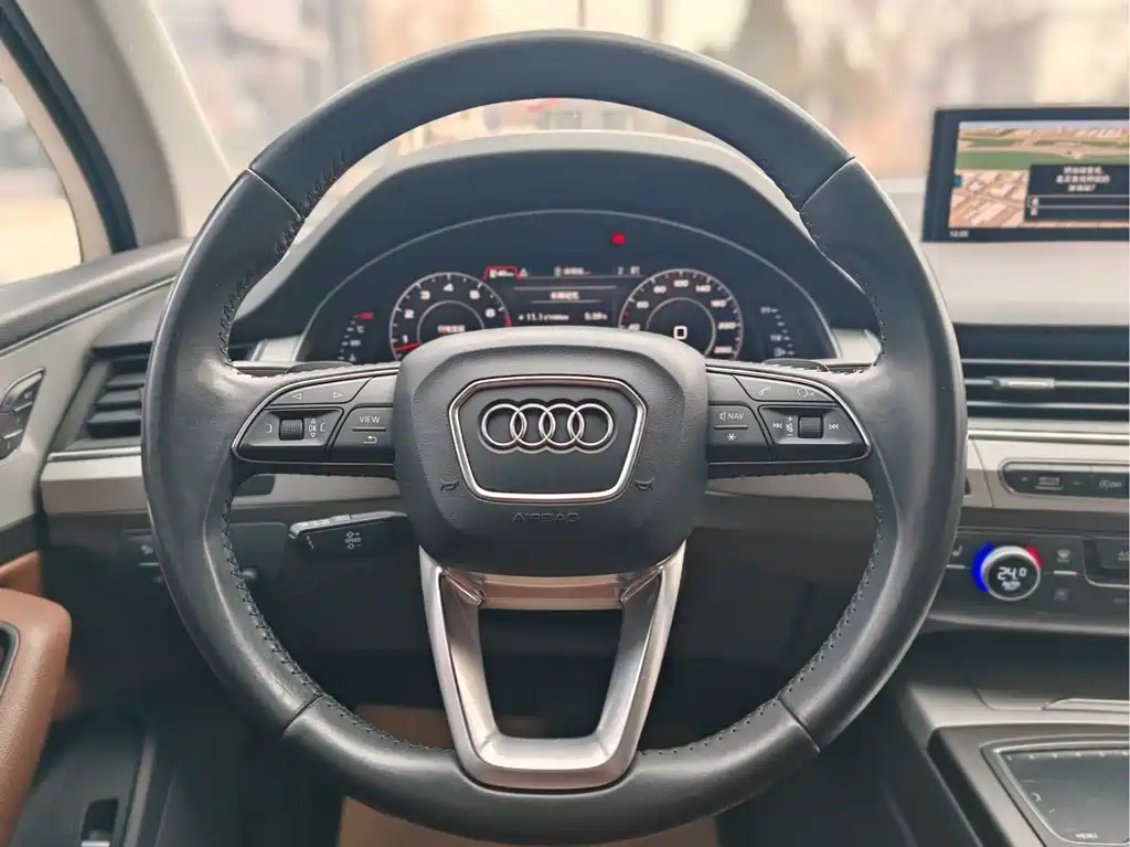 Audi Q7 2018 — фото 11