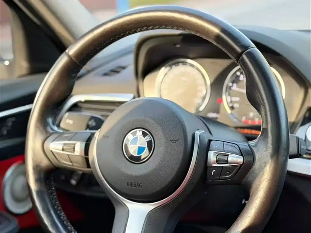 BMW 1 Series 2021 — фото 9