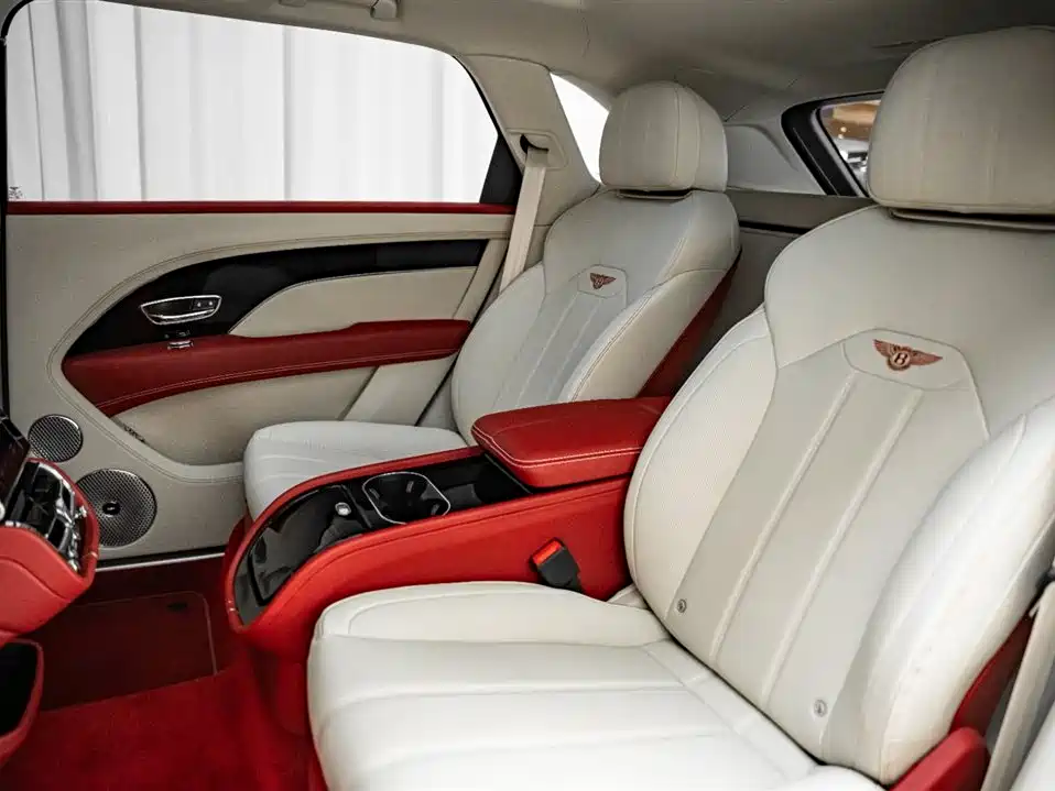 Bentley Bentayga 2025 — фото 12