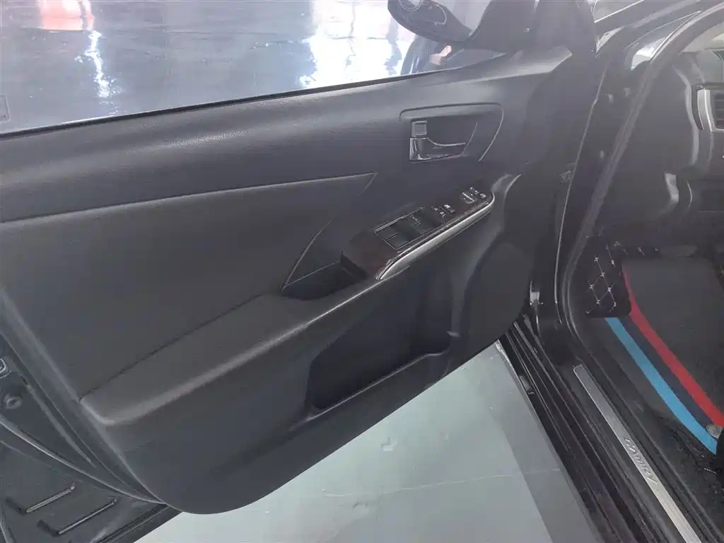 Toyota Camry 2017 — фото 13