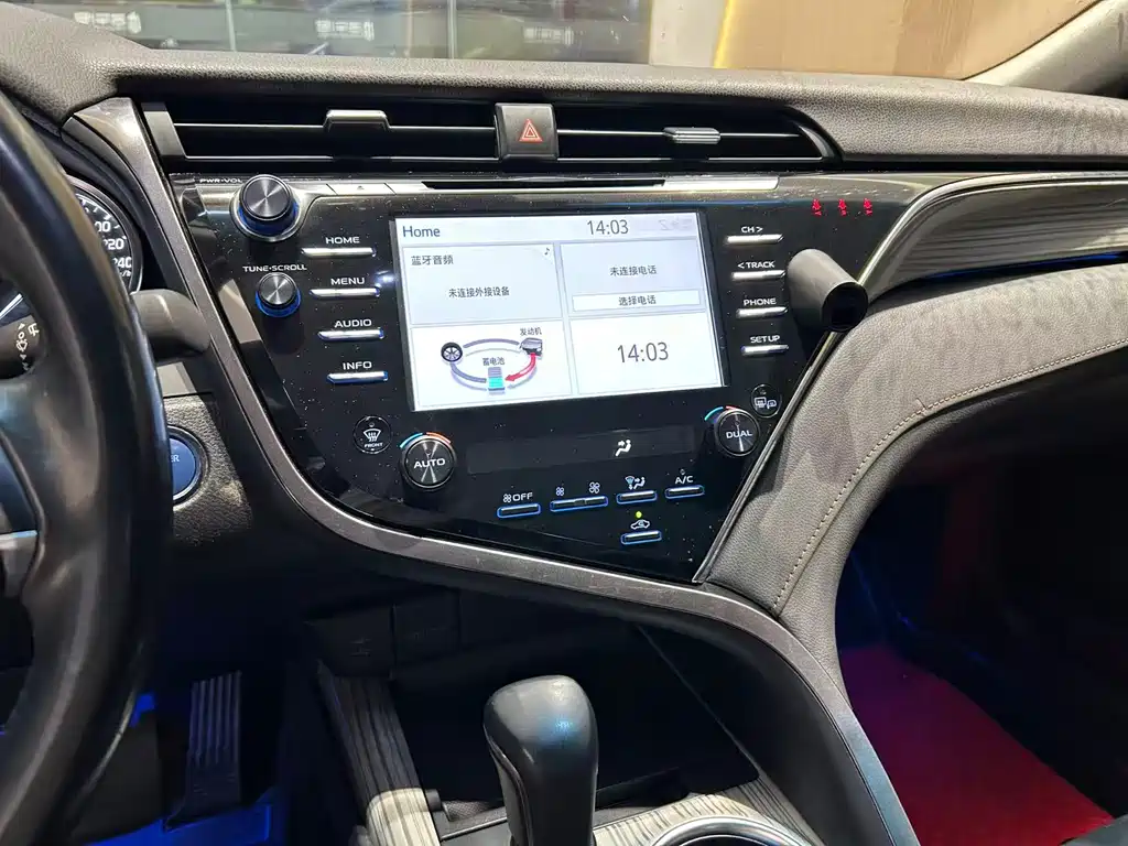 Toyota Camry 2018 — фото 15