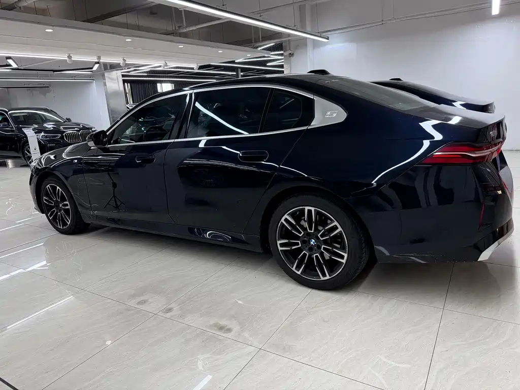 BMW 5 Series 2025