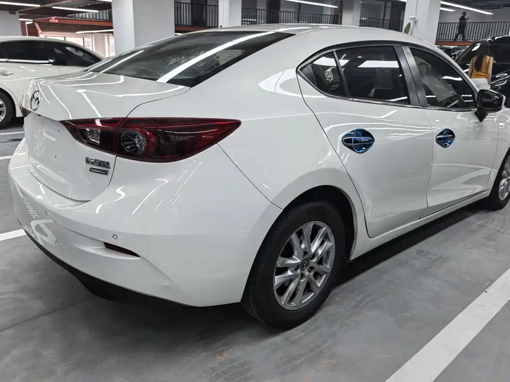 Mazda 3 Axela 2017 — фото 16