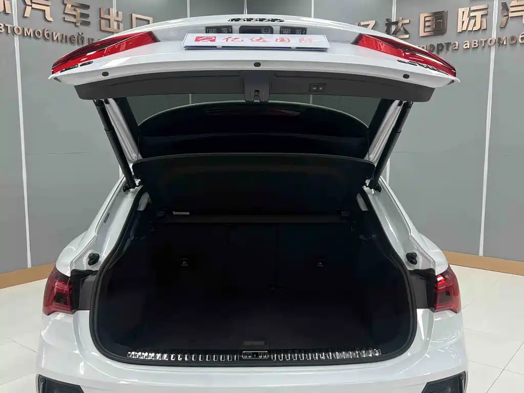 Audi Q3 Sportback 2023 — фото 24