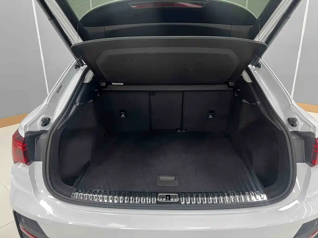 Audi Q3 Sportback 2023 — фото 23