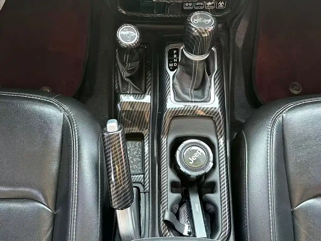 Jeep Wrangler 2020 — фото 10