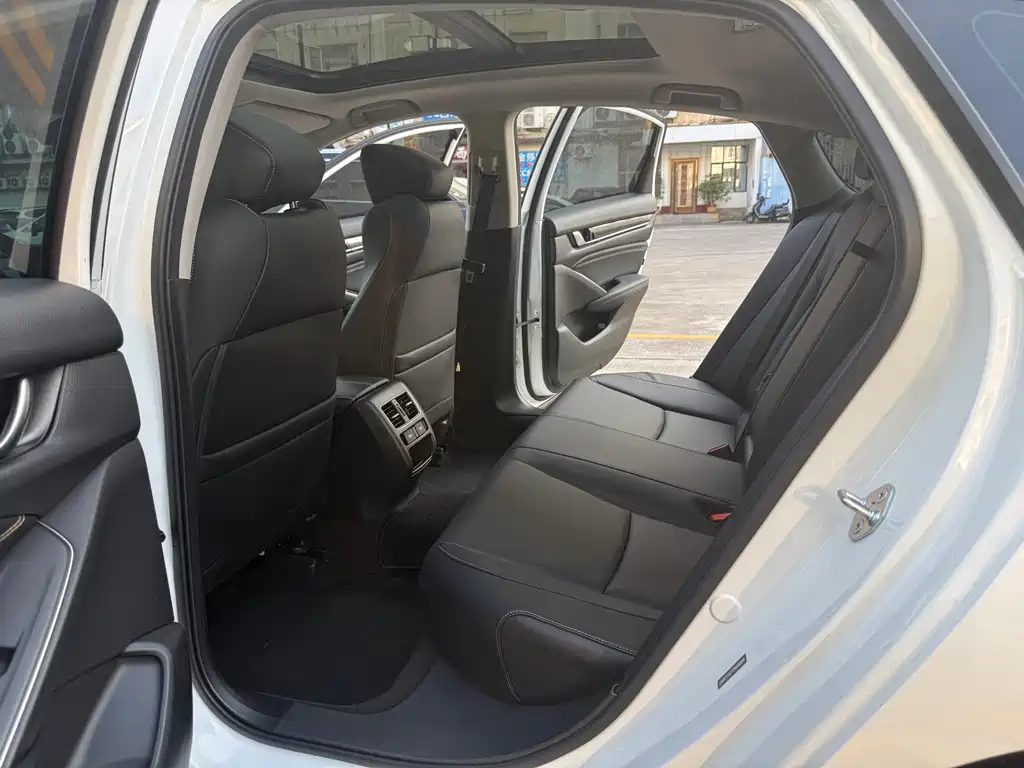 Honda Accord 2022 — фото 13