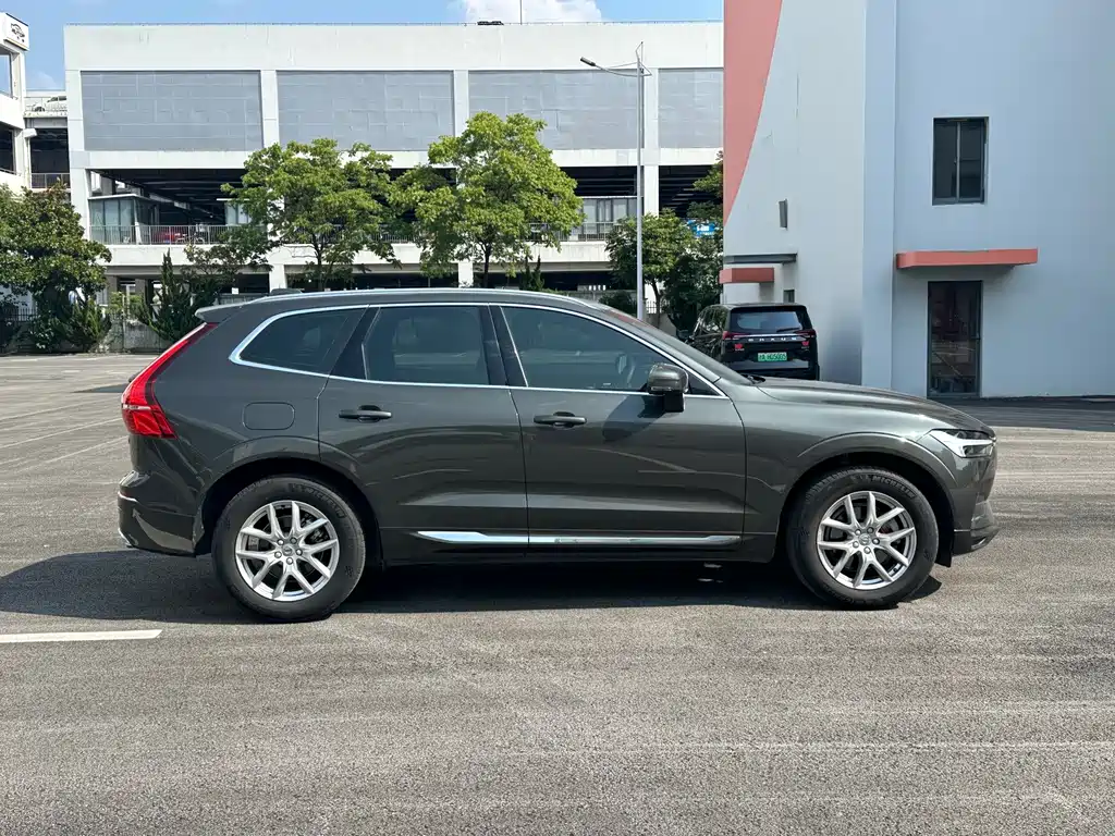 Volvo XC60 2021 — фото 8