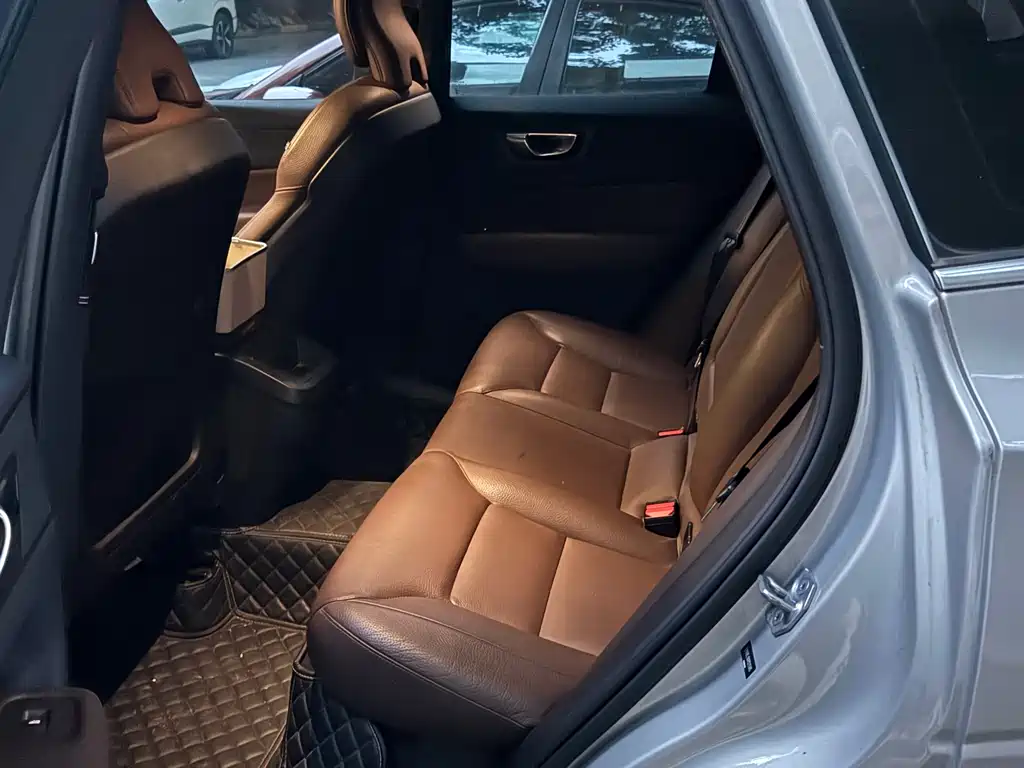 Volvo XC60 2022