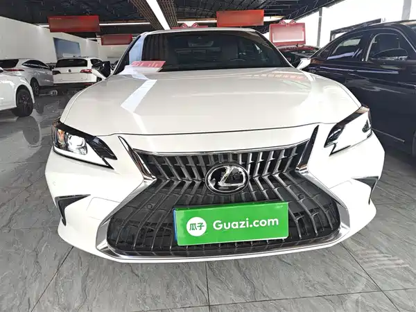 Lexus ES 2022