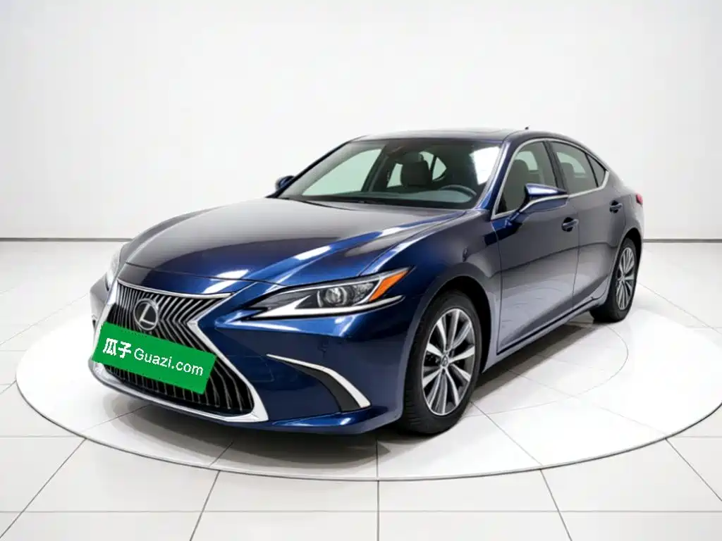 Lexus ES 2019 — фото 1