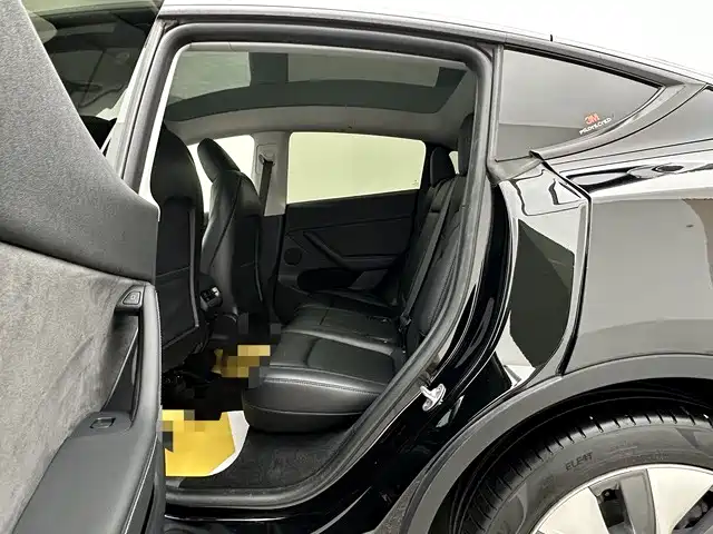 Tesla Model Y 2023 — фото 13