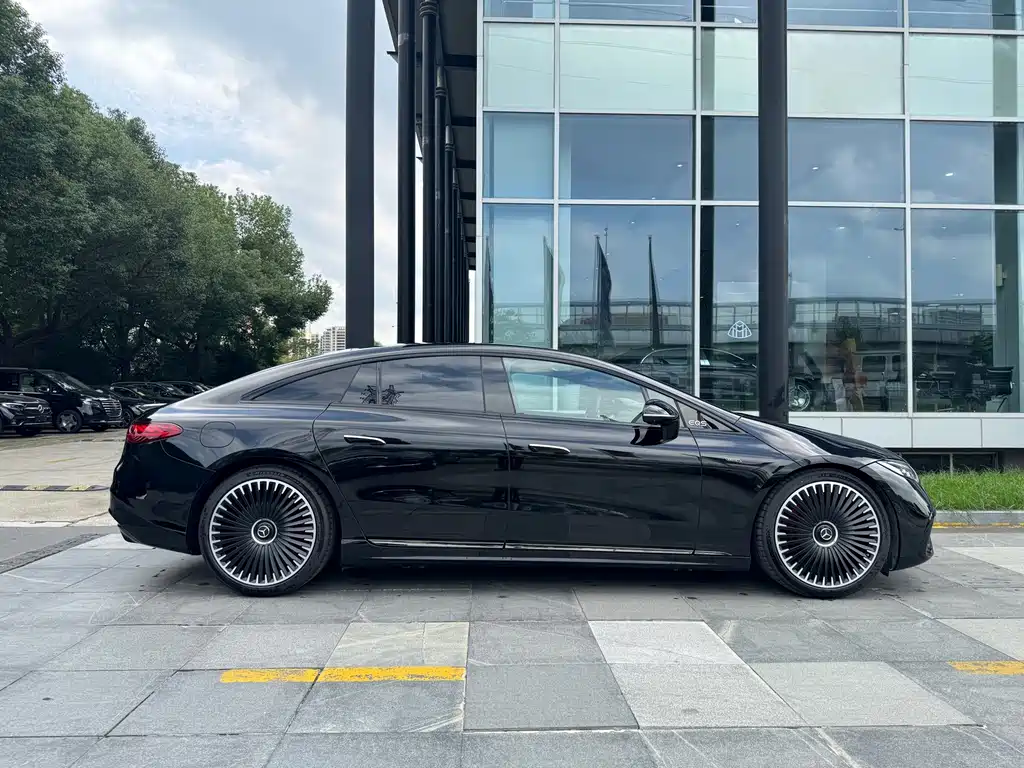 Mercedes-Benz EQS AMG 2025 — фото 4