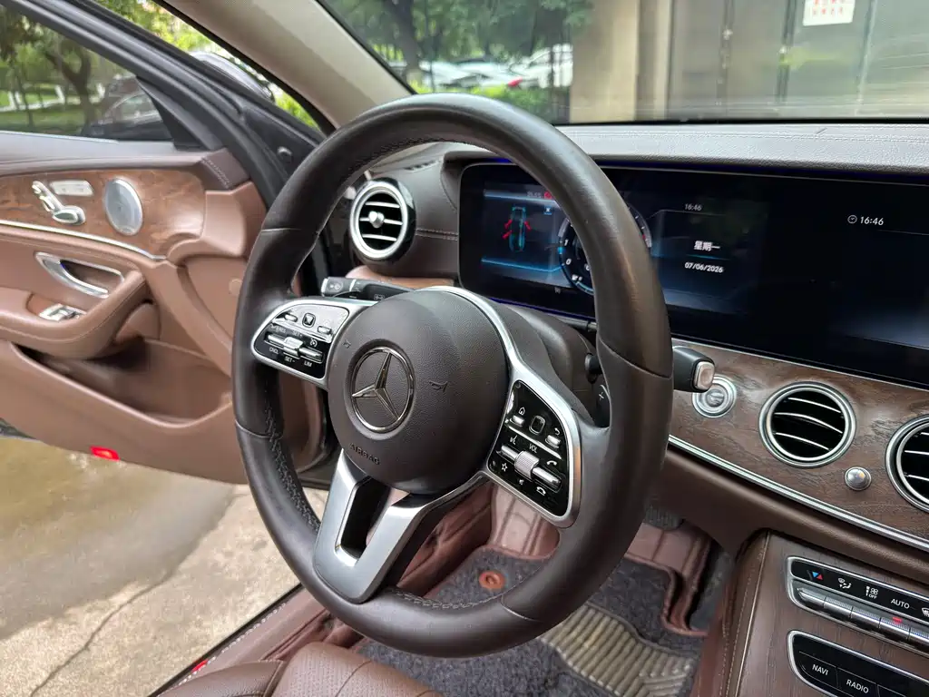 Mercedes-Benz E-Class 2019 — фото 14