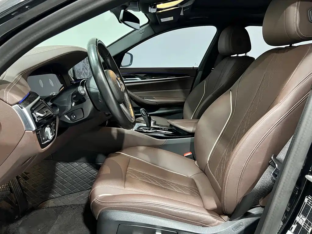 BMW 5 Series 2023 — фото 14
