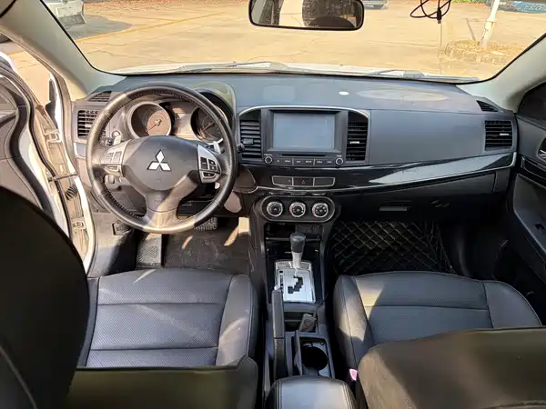 Mitsubishi Lancer EX 2012