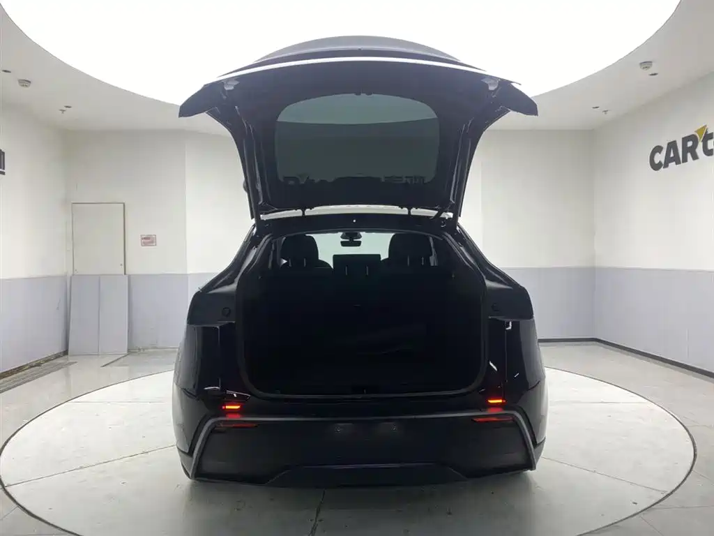 Tesla Model Y 2025 — фото 29