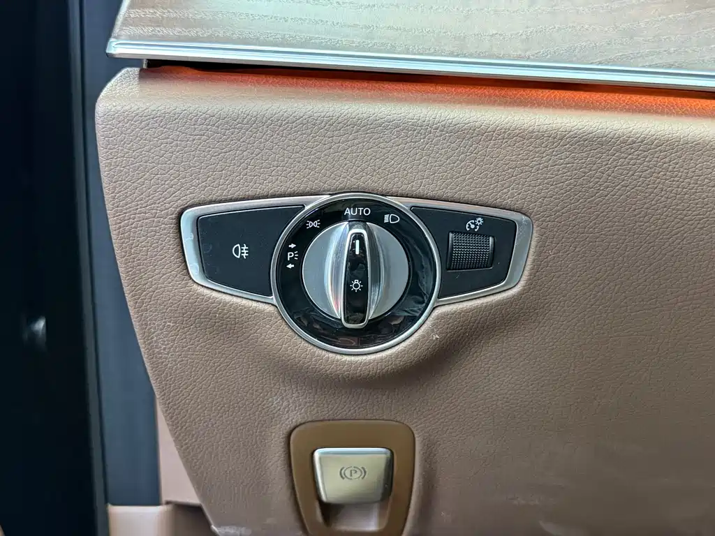Mercedes-Benz E-Class 2020 — фото 18