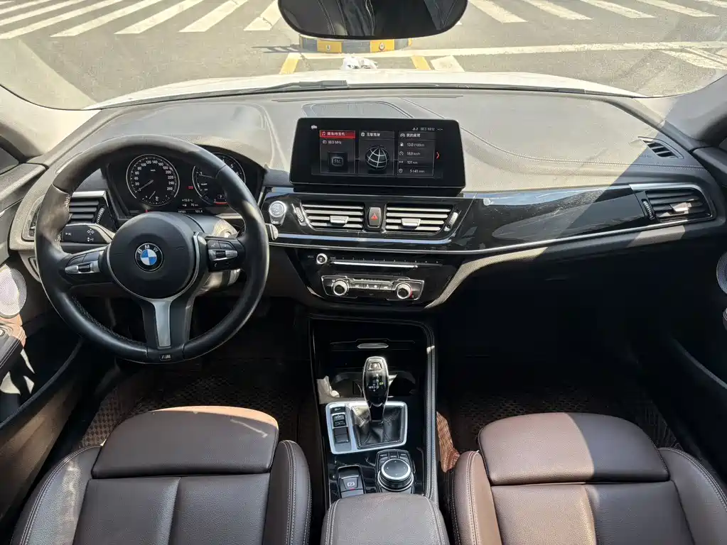 BMW 1 Series 2023 — фото 10