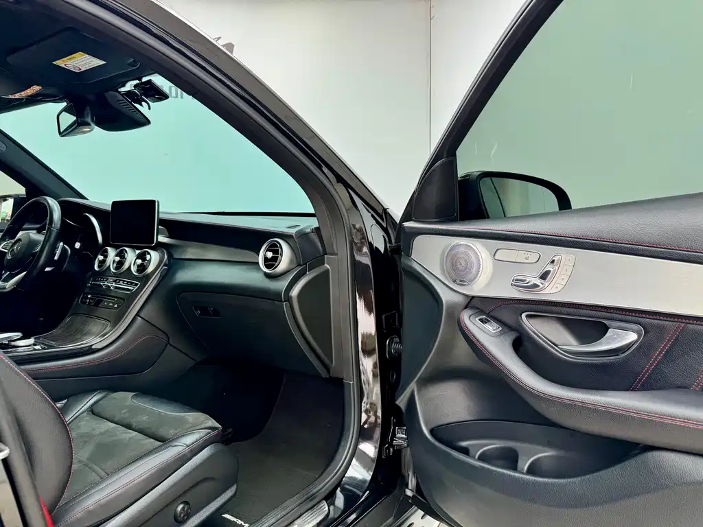 Mercedes-Benz GLC AMG 2018 — фото 14
