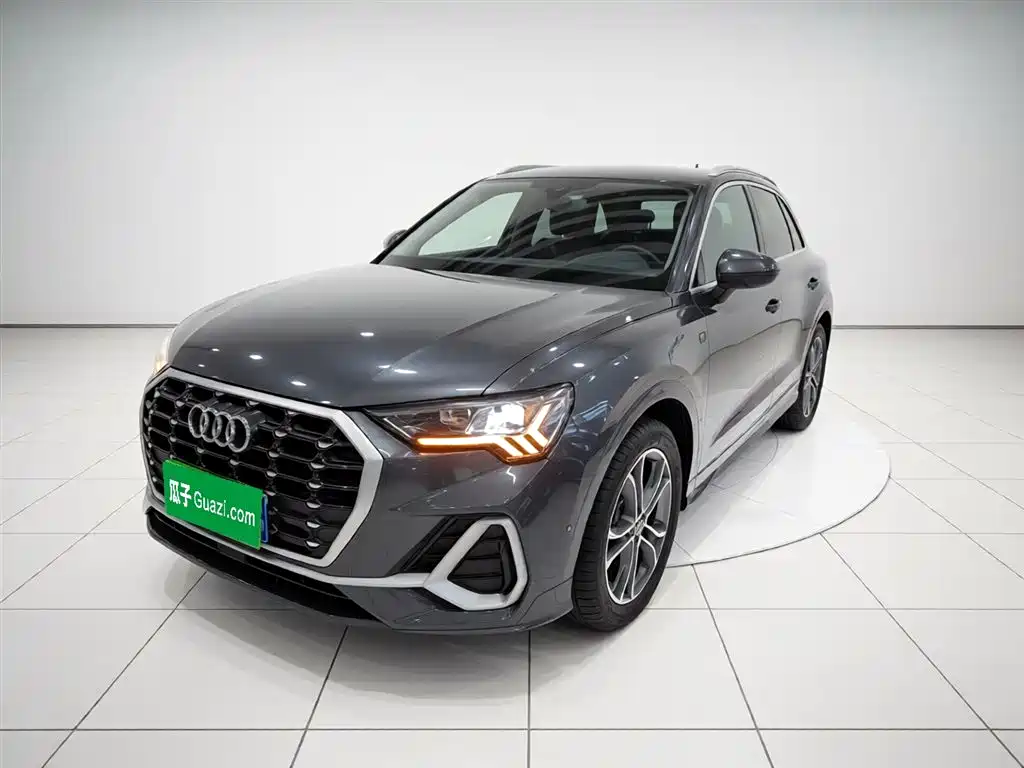 Audi Q3 2021 — фото 1