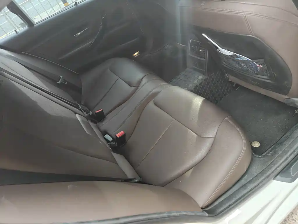 BMW 3 Series 2019 — фото 10